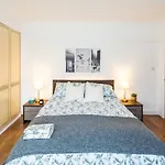 Contemporary 5 Bedroom With Garden North Finchley