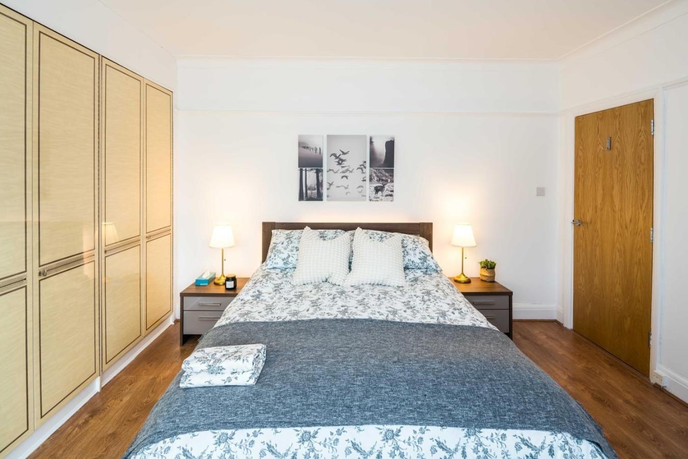 Contemporary 5 Bedroom With Garden North Finchley Holiday home London