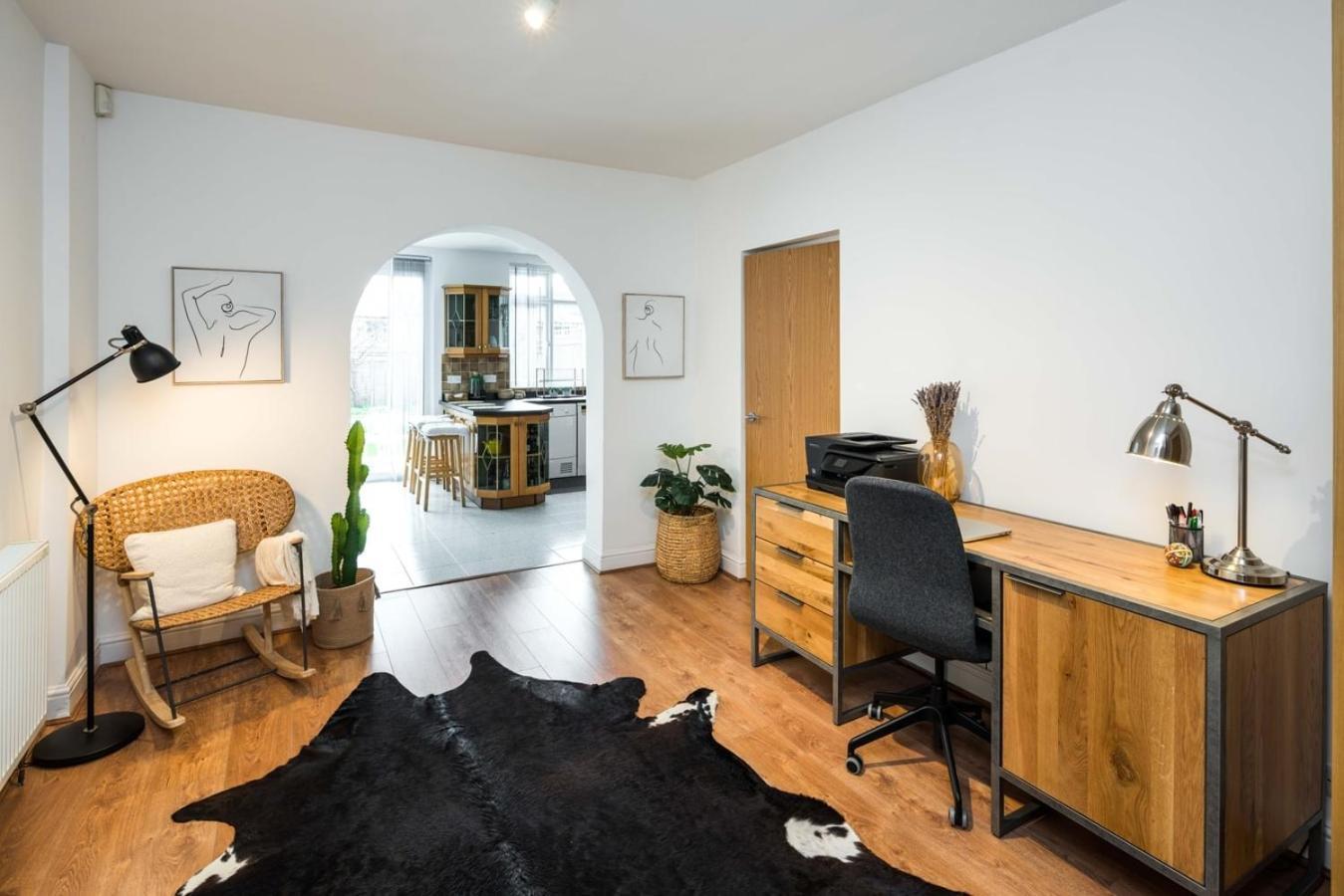 Contemporary 5 Bedroom With Garden North Finchley London