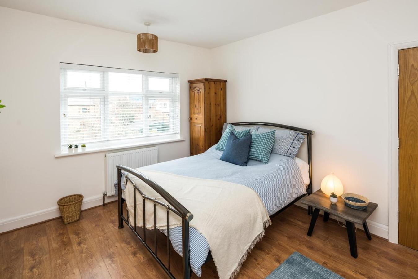 Contemporary 5 Bedroom With Garden North Finchley