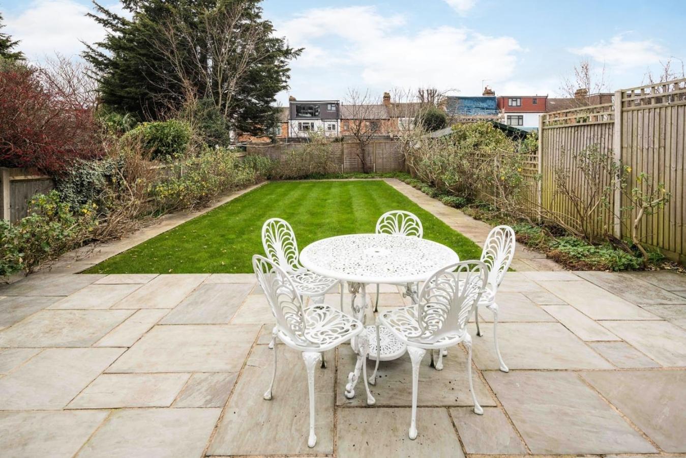 Holiday home Contemporary 5 Bedroom With Garden North Finchley