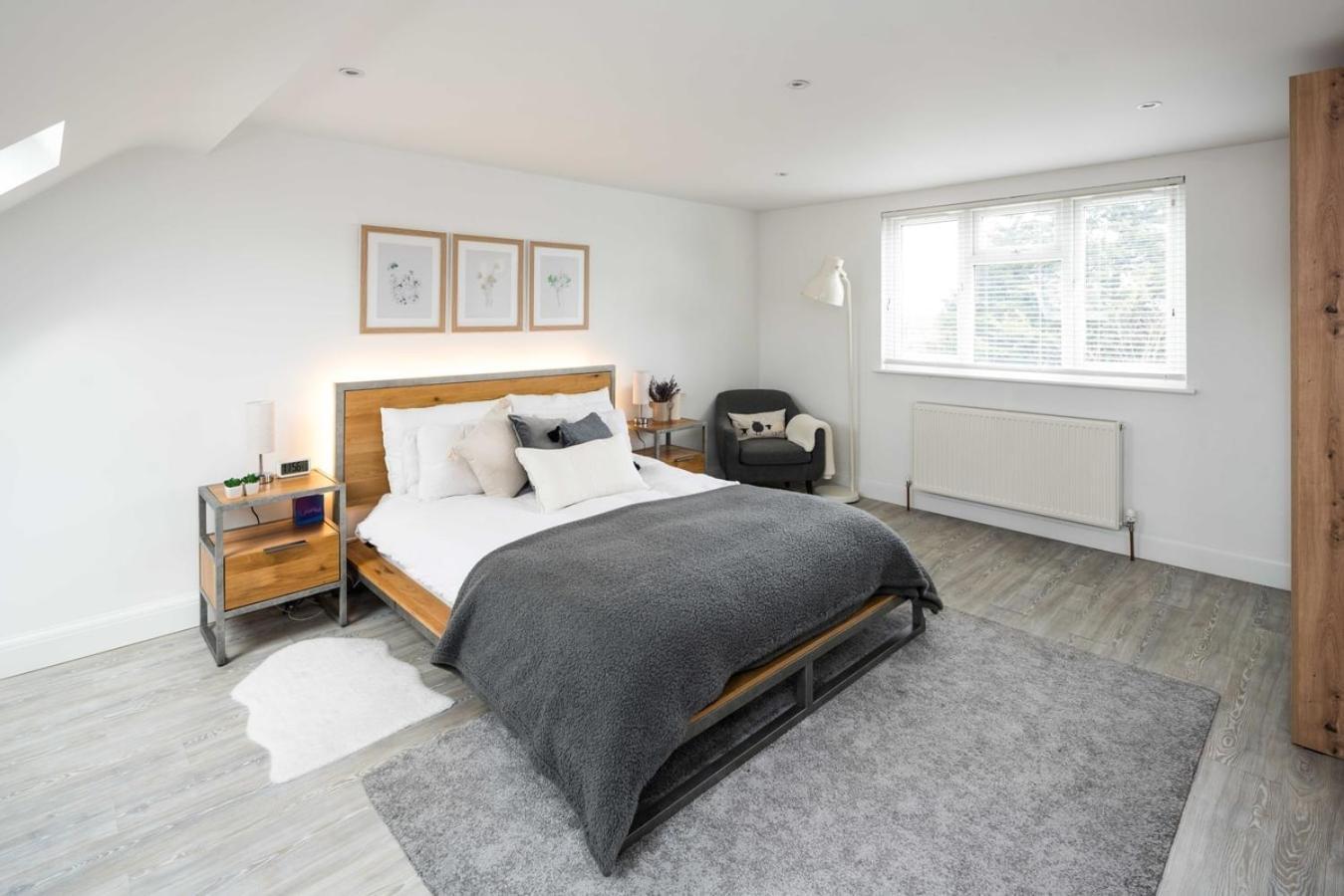 Contemporary 5 Bedroom With Garden North Finchley Holiday home